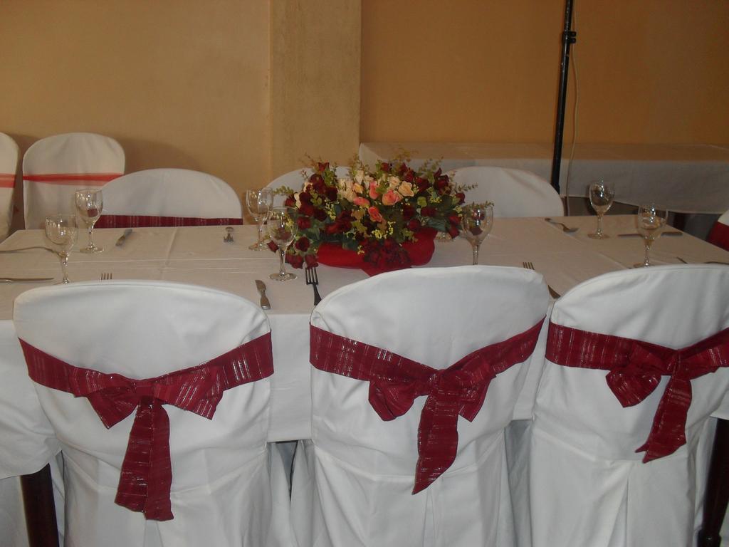 Royal Mount Hotel Kandy Buitenkant foto