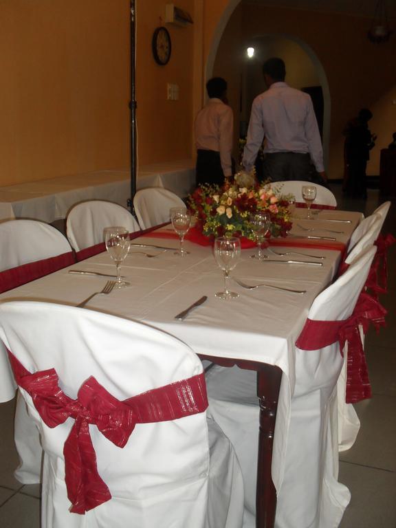 Royal Mount Hotel Kandy Buitenkant foto